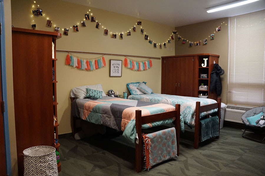 Two twin bed side by side in a Columbus Campus dorm room.