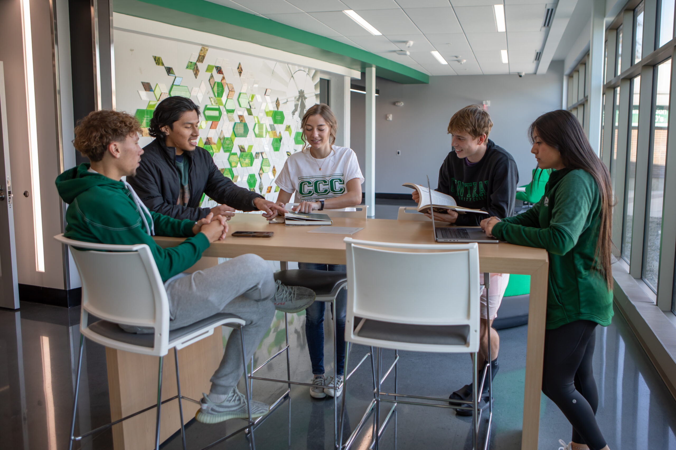 Group of students sitting in library.